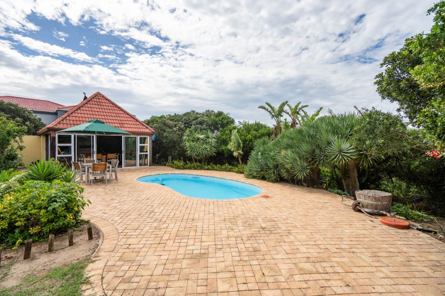 7 Bedroom Property for Sale in West Beach Eastern Cape